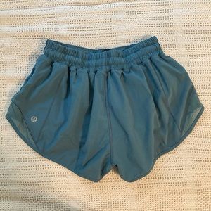Lululemon Hotty Hot Shorts 2.5”